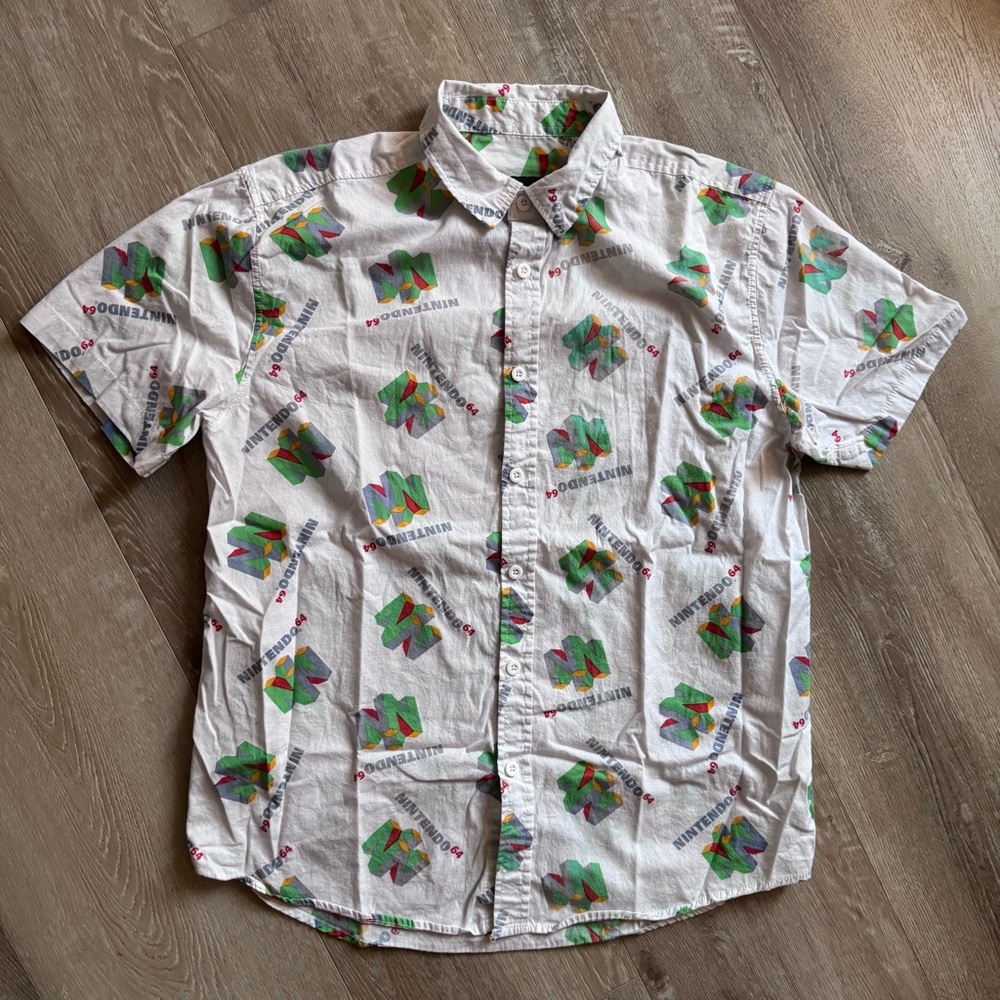 Nintendo 64 Men’s Short Sleeve Button Up Polo Shirt Size Large